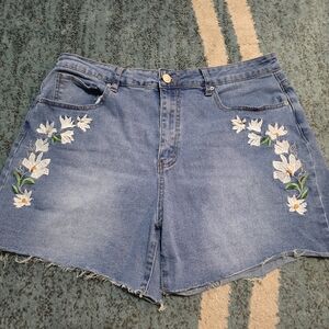 Women's Jean Shorts Size 14 Embroidered Floral Flowers